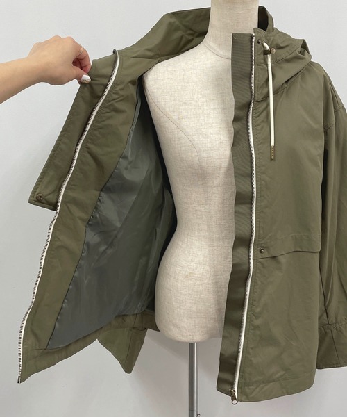 LUGIVA（ルギヴァ）の「グログランフード付きジャケット（マウンテンパーカー・レディース・ブラック/カーキ/ブラウン・M）」の22枚目の写真