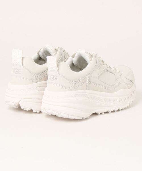 UGG(アグ)の「【UGG】CA805(スニーカー・レディース・ホワイト・23cm/23.5cm/24cm/24.5cm/25cm)」の2枚目の写真