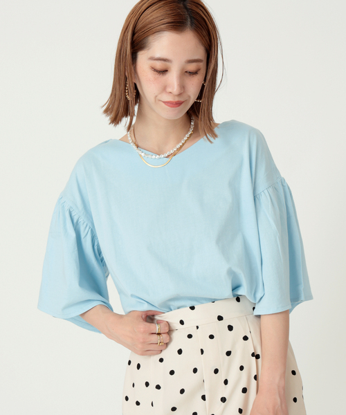 B.C STOCK（ベーセーストック）の「2WAY 綿袖フレアカットブラウス（Tシャツ/カットソー・レディース・ホワイト/サックスブルー・FREE）」の2枚目の写真