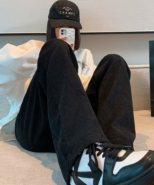 meJane(ミージェーン)の「ハイウエストカラーコーデュロイストレートパンツ(その他パンツ・レディース・ブラック/ブラウン/スモークピンク・L/M)」の2枚目の写真