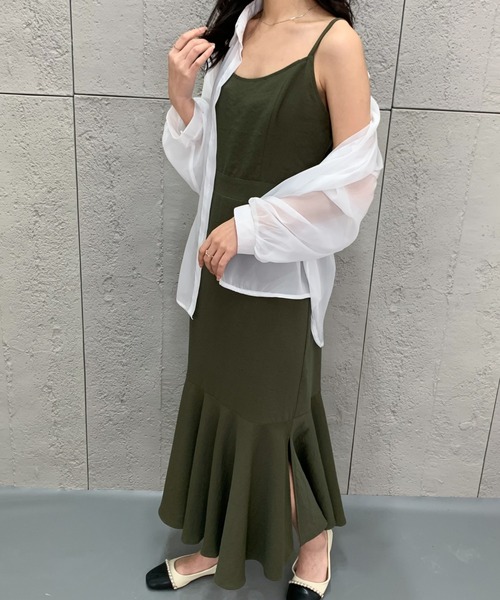 ECLIN(エクラン)の「スリットマーメイドキャミワンピース(ワンピース・レディース・チャコールグレー/ブルーグレー/カーキ/ベージュ・S/M)」の8枚目の写真