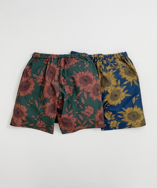 ARCH & LINE(アーチアンドライン)の「リサイクルポリエステルヒマワリ柄ショートパンツ SUNFLOWER EASY SHORTS(その他パンツ・レディース・ブルー/グリーン・1/2/3)」の11枚目の写真
