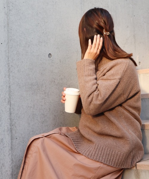Brownie(ブラウニー)の「Brownie サイドリブスリットハイネックプルオーバー(ニット/セーター・レディース・レッド/キャメル/オフホワイト/チャコールグレー・FREE)」の5枚目の写真