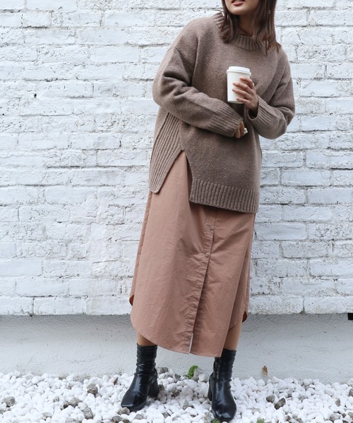 Brownie(ブラウニー)の「Brownie サイドリブスリットハイネックプルオーバー(ニット/セーター・レディース・レッド/キャメル/オフホワイト/チャコールグレー・FREE)」の14枚目の写真