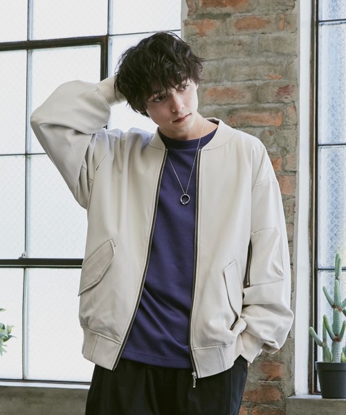 Alpinus(アルピナス)の「Loose Silhouette Stitch MA-1 Blouson / ルーズシルエット ステッチMA-1ブルゾン(MA-1・メンズ・アイボリー/ブラック・SMALL/MEDIUM)」の2枚目の写真