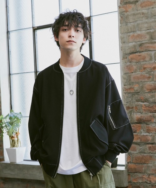 Alpinus(アルピナス)の「Loose Silhouette Stitch MA-1 Blouson / ルーズシルエット ステッチMA-1ブルゾン(MA-1・メンズ・アイボリー/ブラック・SMALL/MEDIUM)」の3枚目の写真