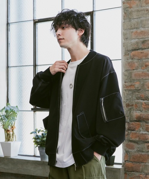 Alpinus(アルピナス)の「Loose Silhouette Stitch MA-1 Blouson / ルーズシルエット ステッチMA-1ブルゾン(MA-1・メンズ・アイボリー/ブラック・SMALL/MEDIUM)」の5枚目の写真