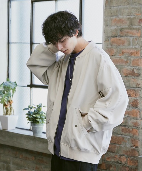 Alpinus(アルピナス)の「Loose Silhouette Stitch MA-1 Blouson / ルーズシルエット ステッチMA-1ブルゾン(MA-1・メンズ・アイボリー/ブラック・SMALL/MEDIUM)」の11枚目の写真