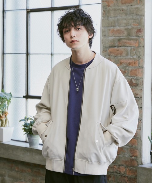 Alpinus(アルピナス)の「Loose Silhouette Stitch MA-1 Blouson / ルーズシルエット ステッチMA-1ブルゾン(MA-1・メンズ・アイボリー/ブラック・SMALL/MEDIUM)」の10枚目の写真