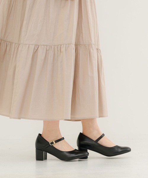 Newlyme（ニューリーミー）の「5cmヒール楽ちんストラップパンプス（パンプス・レディース・ブラック/クリアブラック/ブラウン/ホワイト・23.5cm/24cm/24.5cm/22.5cm/23cm/25cm/25.5cm）」の6枚目の写真