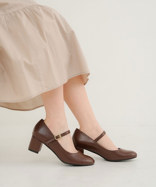 Newlyme（ニューリーミー）の「5cmヒール楽ちんストラップパンプス（パンプス・レディース・ブラック/クリアブラック/ブラウン/ホワイト・23.5cm/24cm/24.5cm/22.5cm/23cm/25cm/25.5cm）」の9枚目の写真