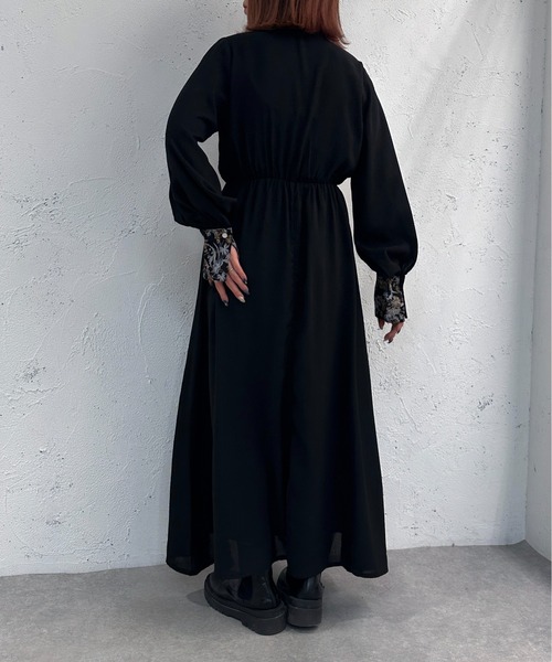 apres jour mignon(アプレジュールミニョン)の「袖ジャガードカッティングワンピース【ZOZOTOWN限定アイテム】(ワンピース・レディース・グレー/ブラック・X-LARGE/MEDIUM/SMALL)」の5枚目の写真