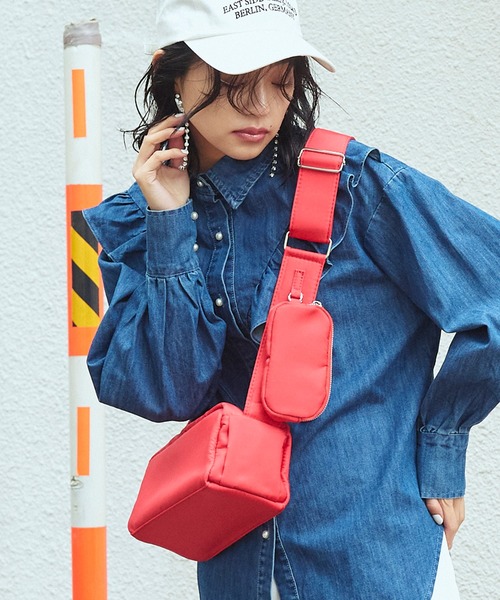 Kate Spade ケイトスペード スマホショルダー 花＆ミツバチ 8AR00298 レザー 黒 Kate Spade】ケイトスペード スマホショルダー 花＆ミツバチ 8AR00298