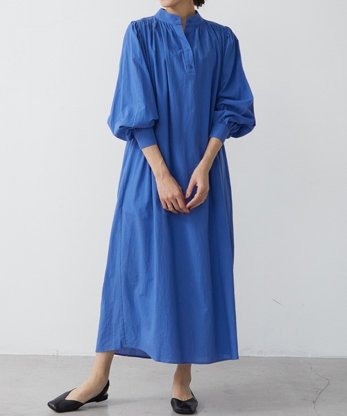 for/c(フォーシー)の「マオカラー袖ボリュームワンピース【サスティナブル】(ワンピース・レディース・ホワイト/ブルー・M/L)」の9枚目の写真