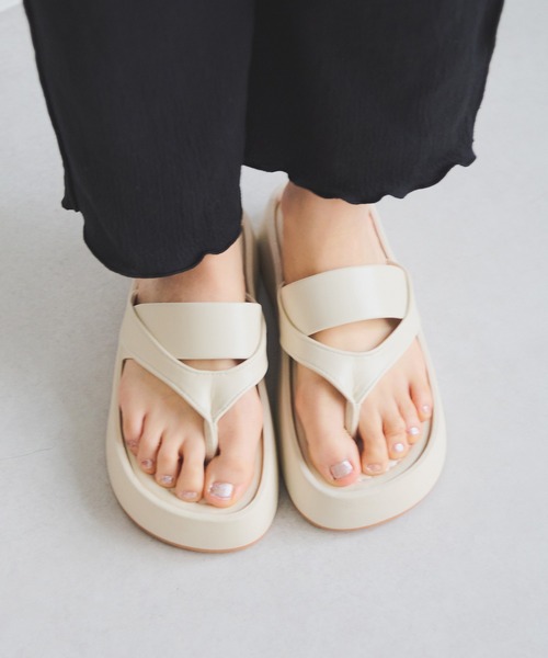 Crisp（クリスプ）の「プラットフォームトングサンダル（サンダル・レディース・ブラック/アイボリー・36/37/38）」の15枚目の写真