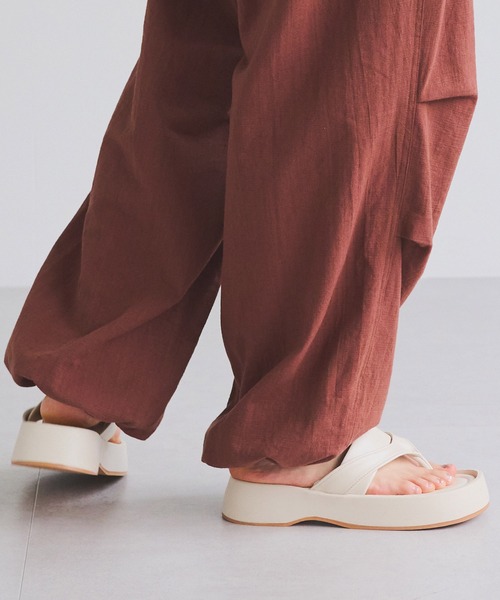 Crisp（クリスプ）の「プラットフォームトングサンダル（サンダル・レディース・ブラック/アイボリー・36/37/38）」の20枚目の写真