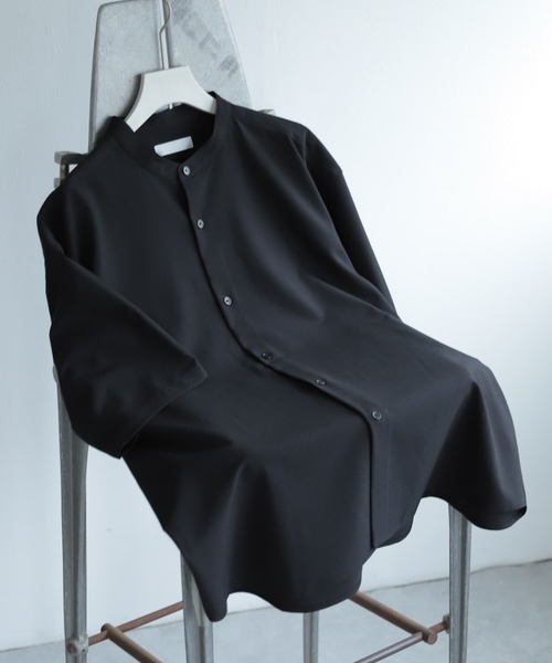 SENSE OF PLACE by URBAN RESEARCH（センスオブプレイスバイアーバンリサーチ）の「『セットアップ対応』『イージーケア』バンドカラールーズシャツ(5分袖)（シャツ/ブラウス・メンズ・ホワイト/ブラック/ブラウン/ブルー・MEDIUM/LARGE）」の2枚目の写真