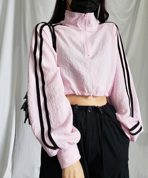 me+em select（ミームセレクト）の「【 裾が絞れる２WAY 】サイドラインハーフジップショートプルオーバー（ブルゾン・レディース・ホワイト/ブラック/ピンク・FREE）」の3枚目の写真