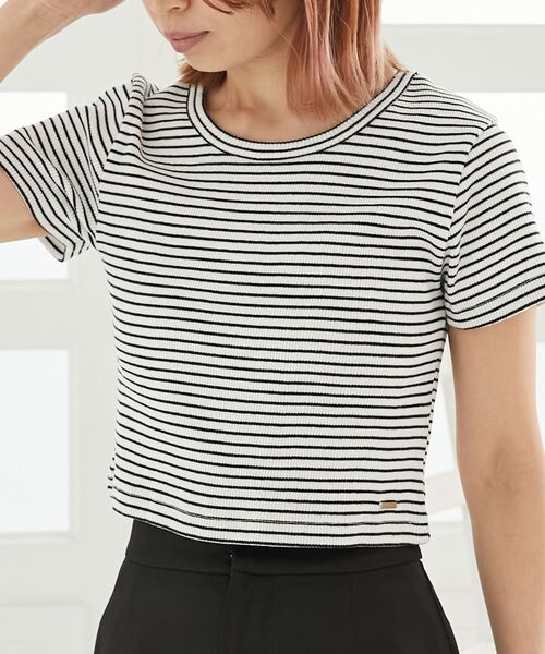 MAJESTIC LEGON(マジェスティックレゴン)の「クロップド半袖Tee(Tシャツ/カットソー・レディース・オフホワイト/ホワイト系その他/ブラック/イエロー系その他/レッド系その他2/ピンク・MEDIUM)」の1枚目の写真