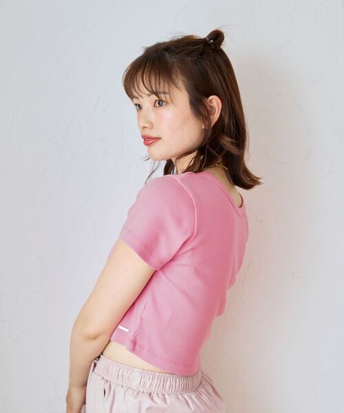 MAJESTIC LEGON(マジェスティックレゴン)の「クロップド半袖Tee(Tシャツ/カットソー・レディース・オフホワイト/ホワイト系その他/ブラック/イエロー系その他/レッド系その他2/ピンク・MEDIUM)」の7枚目の写真
