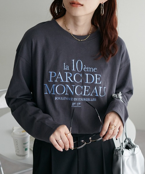 DISCOAT(ディスコート)の「クルセルロゴ刺繍ロングスリーブTシャツ(Tシャツ/カットソー・レディース・ベージュ/ホワイト/チャコールグレー/ブラウン・FREE)」の1枚目の写真