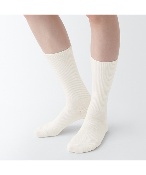 無印良品（ムジルシリョウヒン）の「足なり直角　履き口やわらか　リブ編み厚手靴下（無地／婦人）（ソックス/靴下・レディース・ブラウン系1/アイボリー/オフホワイト/ブラウン/ネイビー系/グレー/マスタード/ボルドー/ブラック/ダークグレー・21-23cm/23-25cm）」の11枚目の写真