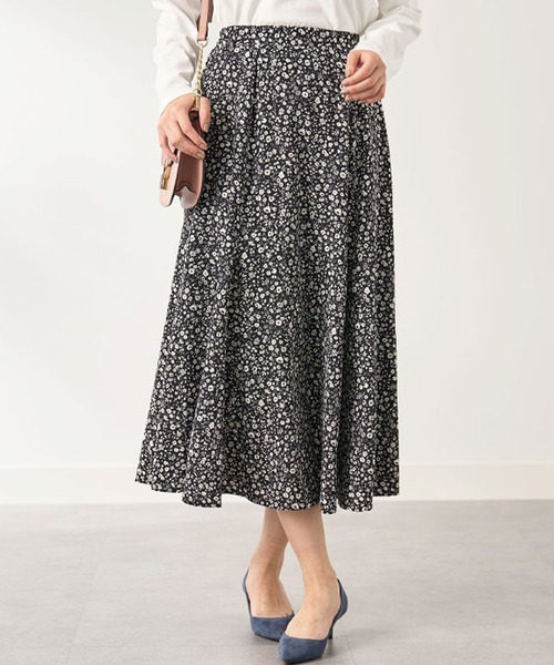 BELLUNA（ベルーナ）の「華やぎプリントフレアースカート（スカート・レディース・ベージュ系その他/レッド系その他/ブラック系その他/ネイビー・SMALL/MEDIUM/LARGE/X-LARGE）」の2枚目の写真