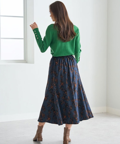 BELLUNA（ベルーナ）の「華やぎプリントフレアースカート（スカート・レディース・ベージュ系その他/レッド系その他/ブラック系その他/ネイビー・SMALL/MEDIUM/LARGE/X-LARGE）」の9枚目の写真