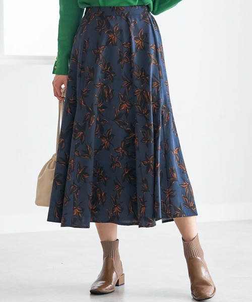 BELLUNA（ベルーナ）の「華やぎプリントフレアースカート（スカート・レディース・ベージュ系その他/レッド系その他/ブラック系その他/ネイビー・SMALL/MEDIUM/LARGE/X-LARGE）」の5枚目の写真