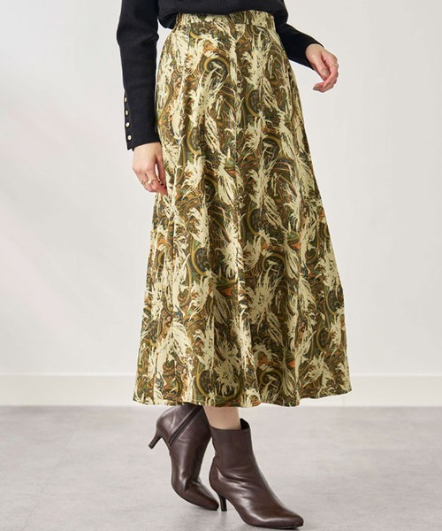 BELLUNA（ベルーナ）の「華やぎプリントフレアースカート（スカート・レディース・ベージュ系その他/レッド系その他/ブラック系その他/ネイビー・SMALL/MEDIUM/LARGE/X-LARGE）」の13枚目の写真