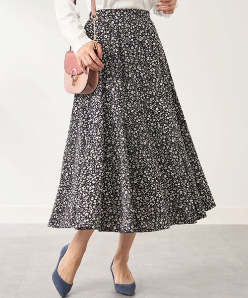 BELLUNA（ベルーナ）の「華やぎプリントフレアースカート（スカート・レディース・ベージュ系その他/レッド系その他/ブラック系その他/ネイビー・SMALL/MEDIUM/LARGE/X-LARGE）」の22枚目の写真