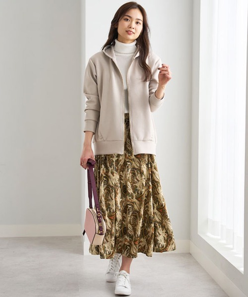 BELLUNA（ベルーナ）の「華やぎプリントフレアースカート（スカート・レディース・ベージュ系その他/レッド系その他/ブラック系その他/ネイビー・SMALL/MEDIUM/LARGE/X-LARGE）」の19枚目の写真