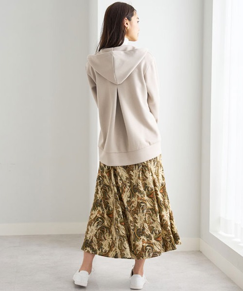 BELLUNA（ベルーナ）の「華やぎプリントフレアースカート（スカート・レディース・ベージュ系その他/レッド系その他/ブラック系その他/ネイビー・SMALL/MEDIUM/LARGE/X-LARGE）」の21枚目の写真