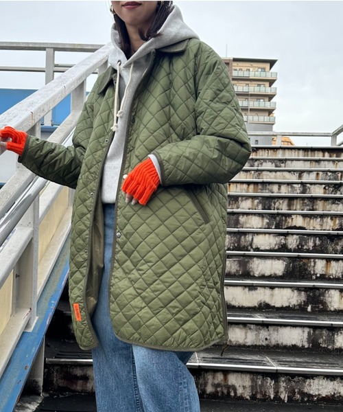 UNIVERSAL OVERALL（ユニバーサルオーバーオール）の「[UNIVERSAL OVERALL/ユニバーサルオーバーオール] 別注 衿コーデュロイ Aラインキルティングコート（ミリタリージャケット・レディース・オリーブ/アイボリー/ブラック・F）」の3枚目の写真