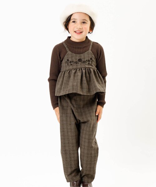 Seraph(セラフ)の「クラフト刺繍2wayサロペット(サロペット/オーバーオール・キッズ・ブラック/ベージュ/ブラウン・110/150/140/130/90/120/100/95/80)」の1枚目の写真