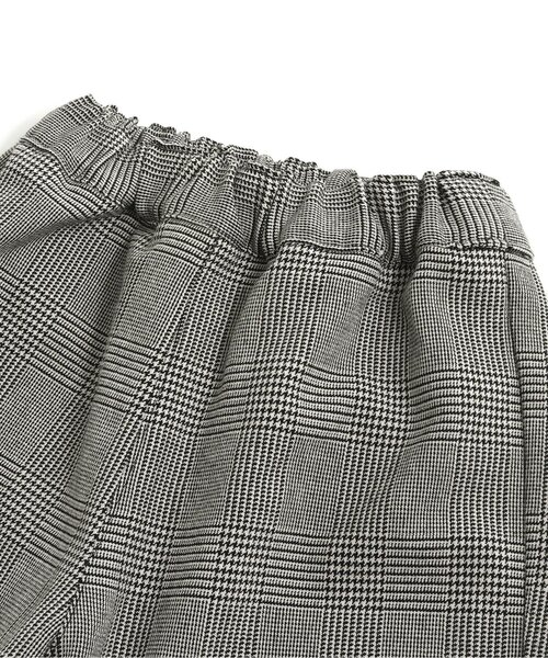 Seraph(セラフ)の「クラフト刺繍2wayサロペット(サロペット/オーバーオール・キッズ・ブラック/ベージュ/ブラウン・110/150/140/130/90/120/100/95/80)」の10枚目の写真