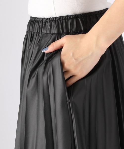 niko and...（ニコアンド）の「レザーライクレイヤードスカート（スカート・レディース・ブラック/アイボリー・FREE）」の4枚目の写真