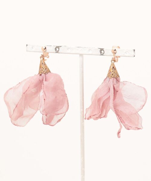 tone（トーン）の「【charme by pimo 】シフォン　オーガンジー　タッセル　ピアス(MA)（ピアス（両耳用）・レディース・グリーン/ターコイズブルー/ピンク/サーモンピンク/ピンク系その他/マスタード/イエロー/ブルー/ブラック/レッド/ホワイト/レッド系2/パープル・FREE）」の10枚目の写真