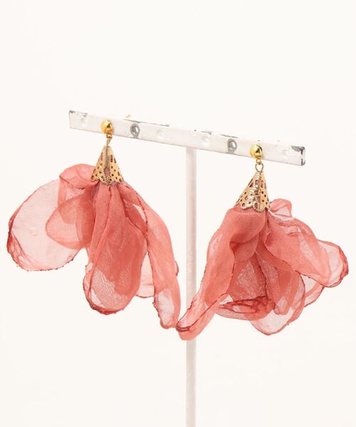 tone（トーン）の「【charme by pimo 】シフォン　オーガンジー　タッセル　ピアス(MA)（ピアス（両耳用）・レディース・グリーン/ターコイズブルー/ピンク/サーモンピンク/ピンク系その他/マスタード/イエロー/ブルー/ブラック/レッド/ホワイト/レッド系2/パープル・FREE）」の12枚目の写真