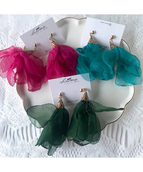 tone（トーン）の「【charme by pimo 】シフォン　オーガンジー　タッセル　ピアス(MA)（ピアス（両耳用）・レディース・グリーン/ターコイズブルー/ピンク/サーモンピンク/ピンク系その他/マスタード/イエロー/ブルー/ブラック/レッド/ホワイト/レッド系2/パープル・FREE）」の17枚目の写真