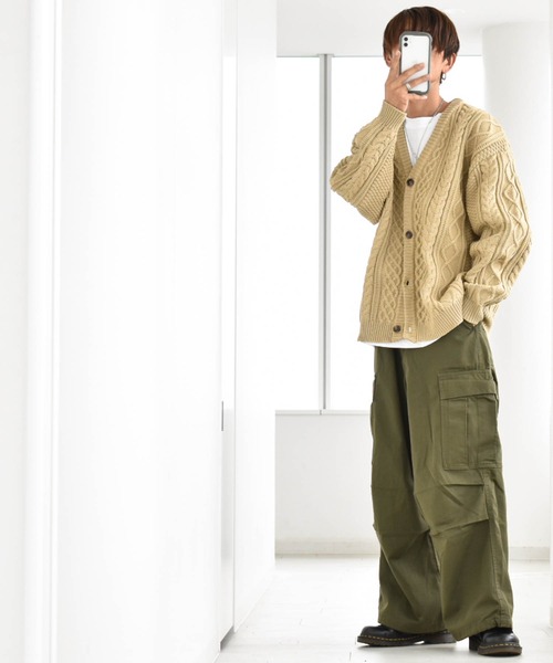 Ritzy（リッツィー）の「アラン編みニットルーズVネックカーディガン レディース メンズ（カーディガン/ボレロ・メンズ・ブラック/ブラウン/グリーン/ライトベージュ・LARGE/X-LARGE/MEDIUM）」の19枚目の写真