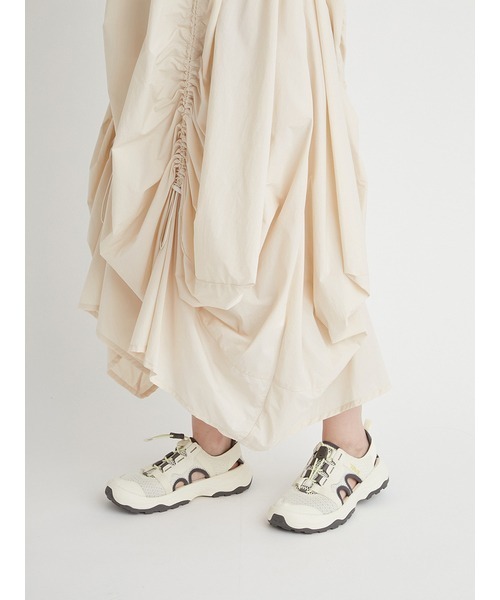 【極美品】emmiatelier ロングワンピース ナイロン袖ギャザーワンピース emmi（エミ）の「【emmi atelier】ナイロン袖ギャザーワンピース
