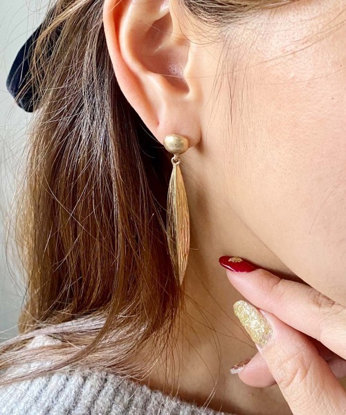 emouv by est（エモーヴバイエスト）の「emouv by est ヴィンテージメタルロングピアス（ピアス（両耳用）・レディース・ゴールド・FREE）」の2枚目の写真