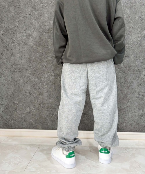 THE CASUAL(カジュアル)の「【ユニセックス】無地リラックス スウェットパンツ(スウェットパンツ・キッズ・チャコール/ベージュ/ネイビー/ブラック/グレイッシュベージュ/杢グレー・110cm/120cm/130cm/140cm/150cm/160cm)」の19枚目の写真