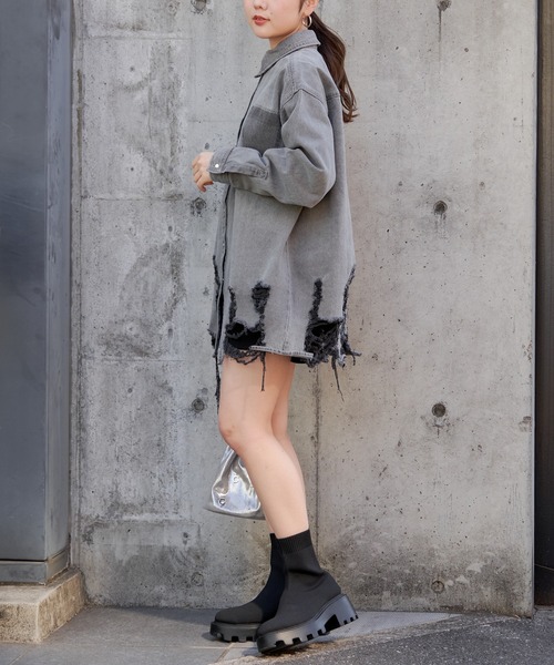 Chico（チコ）の「【2024SS】ルーズダメージデニムシャツ（シャツ/ブラウス・レディース・スカイブルー/ブルー/グレー・FREE）」の11枚目の写真