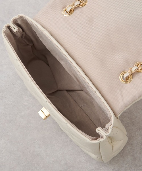 La boutique BonBon（ラブティックボンボン）の「チェーンキルティングシープレザーバッグ（ショルダーバッグ・レディース・ブラック/ホワイト・FREE）」の20枚目の写真