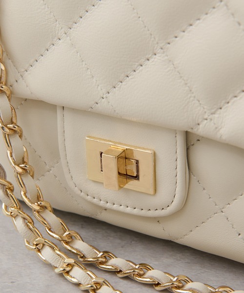 La boutique BonBon（ラブティックボンボン）の「チェーンキルティングシープレザーバッグ（ショルダーバッグ・レディース・ブラック/ホワイト・FREE）」の19枚目の写真
