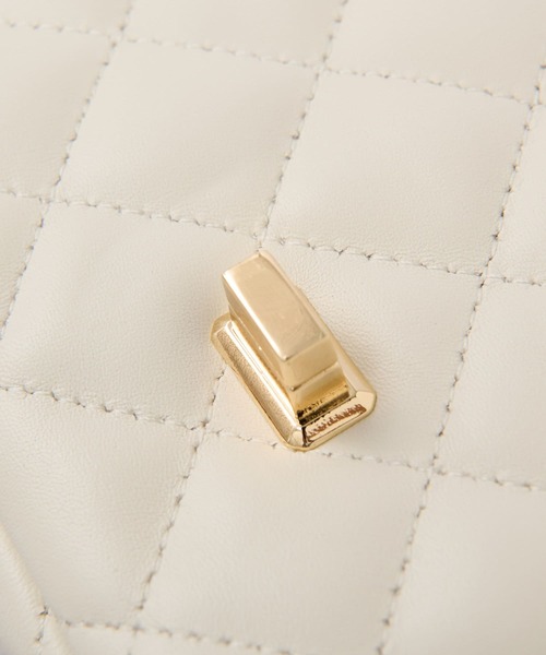 La boutique BonBon（ラブティックボンボン）の「チェーンキルティングシープレザーバッグ（ショルダーバッグ・レディース・ブラック/ホワイト・FREE）」の18枚目の写真