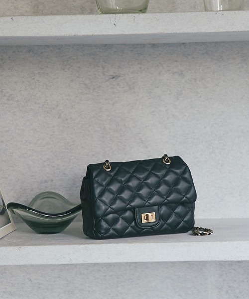 La boutique BonBon（ラブティックボンボン）の「チェーンキルティングシープレザーバッグ（ショルダーバッグ・レディース・ブラック/ホワイト・FREE）」の7枚目の写真