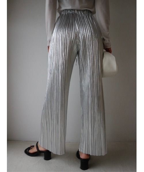 TRUNC（トランクエイティーエイト）の「Pleated Foil Pants（その他パンツ・レディース・シルバー/チャコールグレー・FREE）」の5枚目の写真